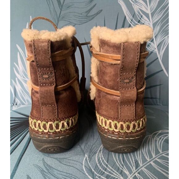 UGG Cove Suede Embroidered Sheepskin Shearling Moccasin Tie Ankle Boot sz 6 - Picture 2 of 8